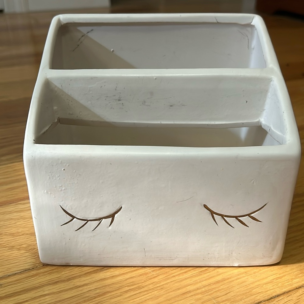 Eye Makeup Holder & Makeup Bag